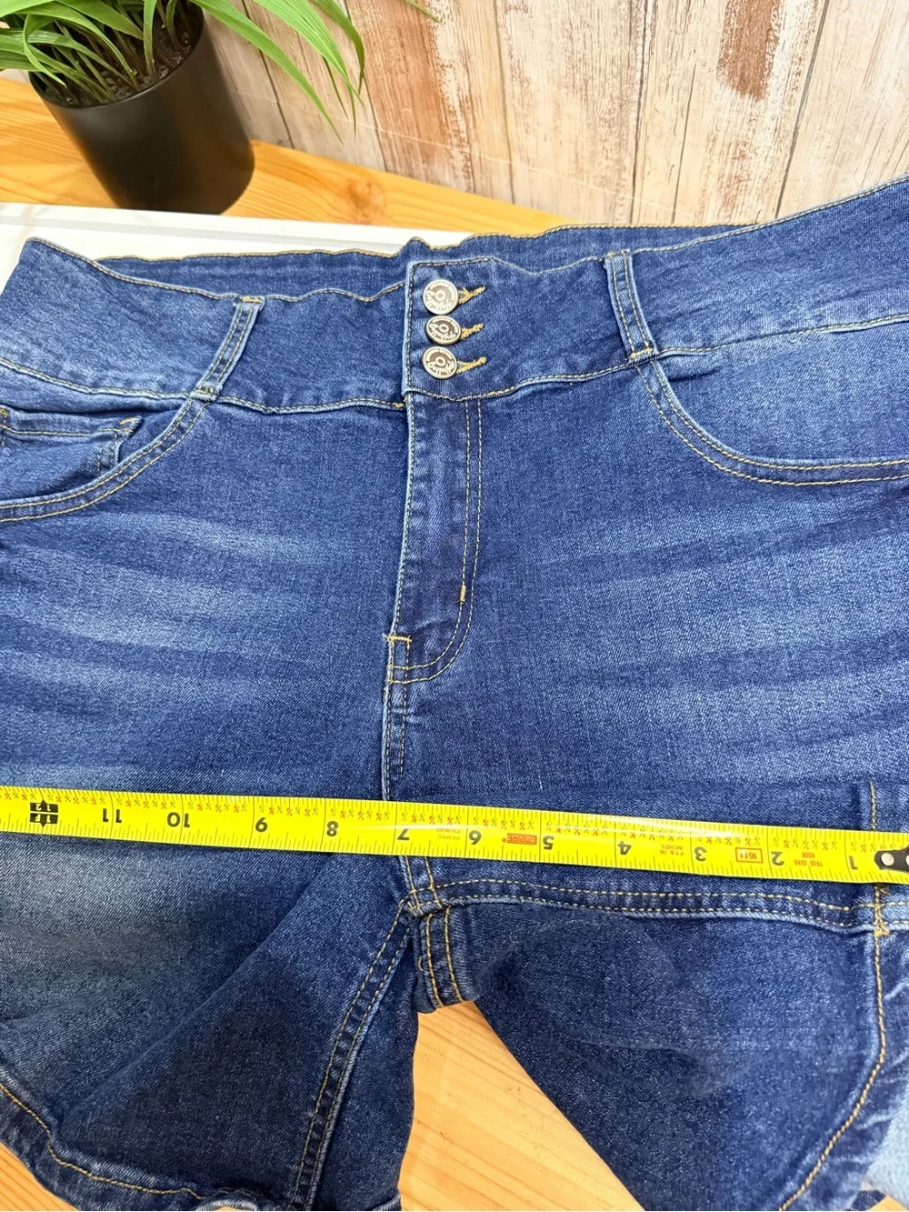 High-Waist Curvy Dark Blue Denim Shorts